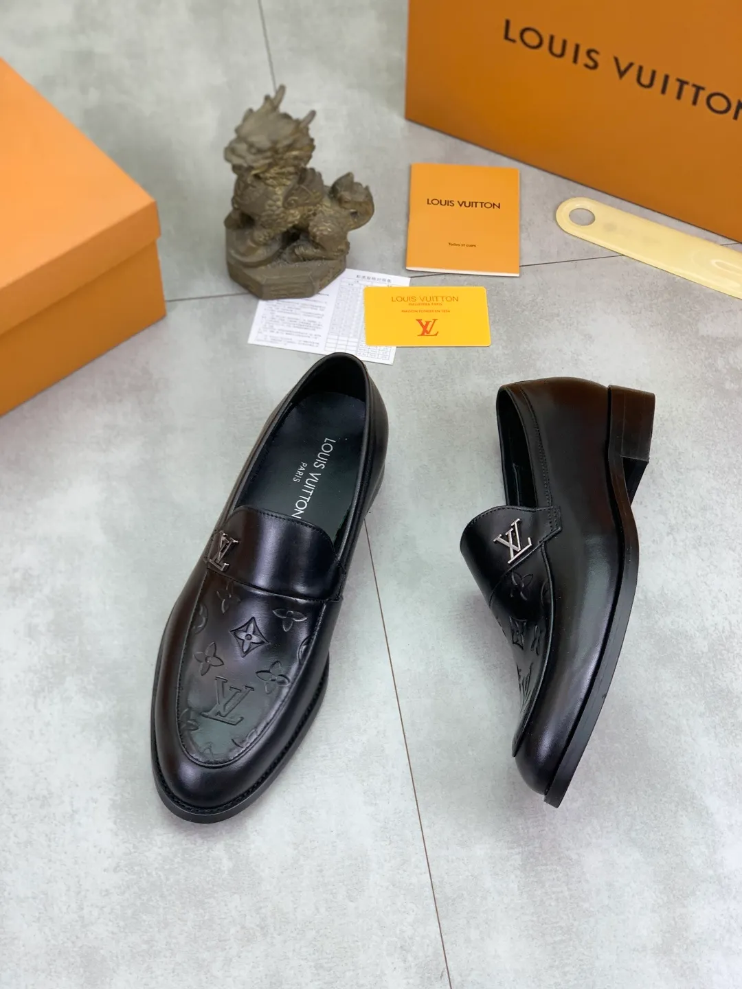 Men's Men's Shoes 💰P420 [New Style] 💰Yangli💎💎💎[Louis Vuitton] LV high-end men's formal business leather shoes, original order 1:1! Original imported calfskin, original metal buckle, imported sheepskin lining for feet, original outsole, men's shoe size: 39-45 (38.46 customized) black optional